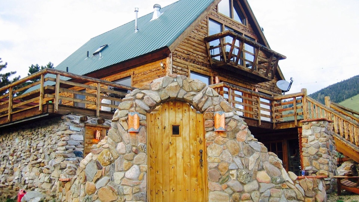 Eagle Nest Cabin | Large Mountain Cabin Near Angel Fire & Red River - 6+ Bedrooms - On 100 Acres