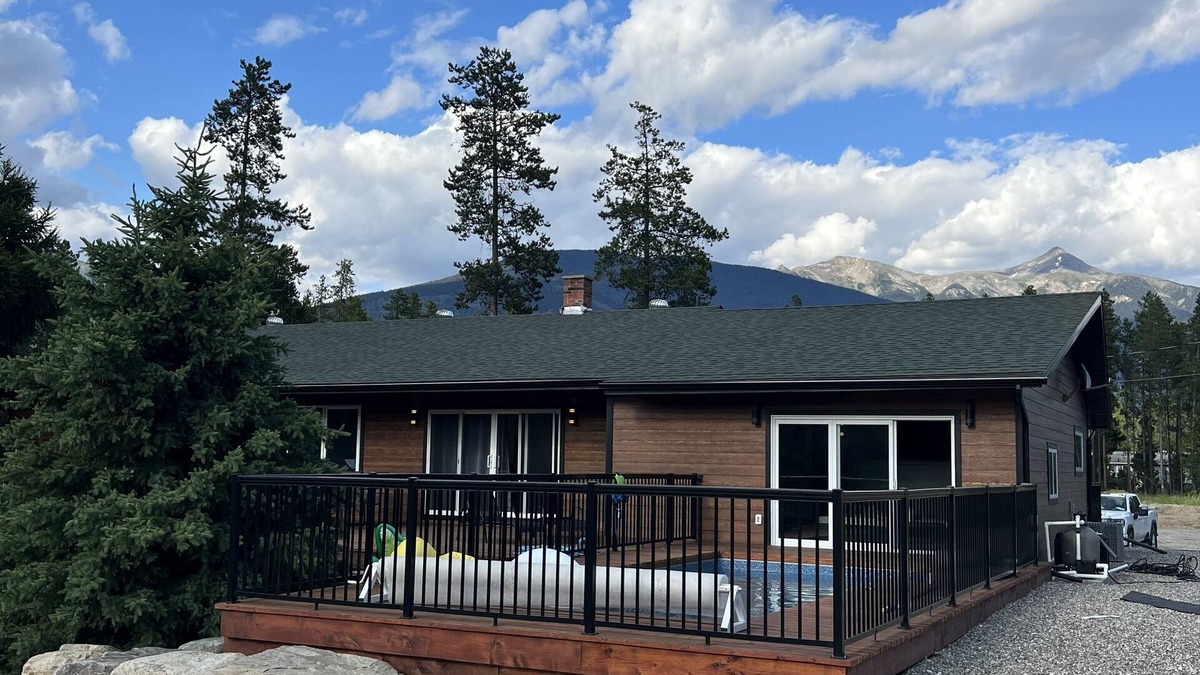 Valemount House | Large mountain home with heated pool and hot tub. Family getaway in Valemount
