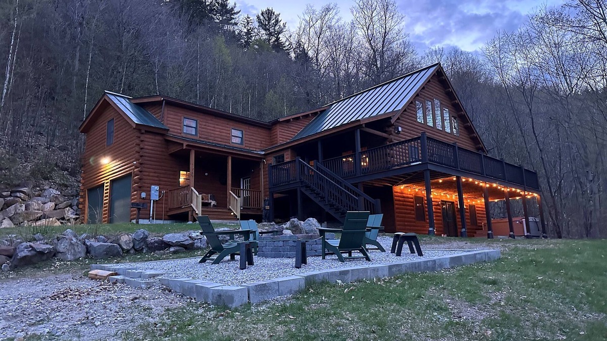 Sunday River Area Cabin | Large Mtn Cabin Mins to Sunday River+HotTub+GameRm