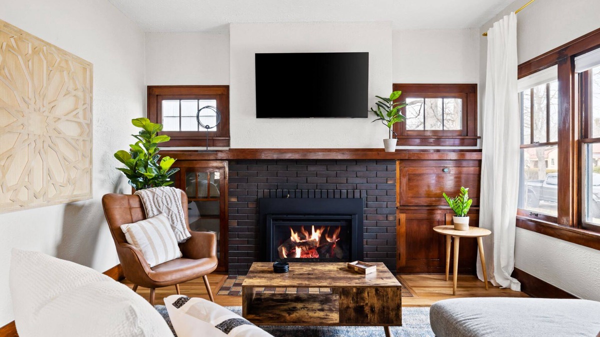 North End House | Large North End Boise home on tree-lined street!