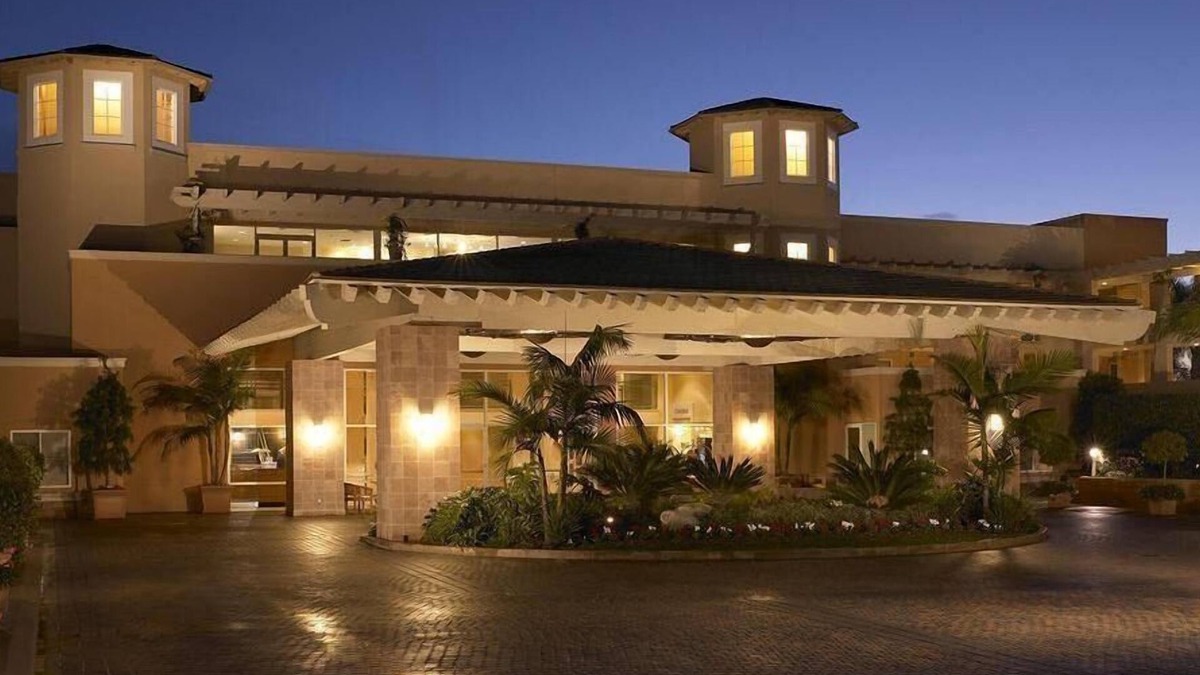 Carlsbad Apartment | Large Oceanview 2 Bedrooms/2 Bath, Sleeps 7, Walk To Legoland, shops, restaurant