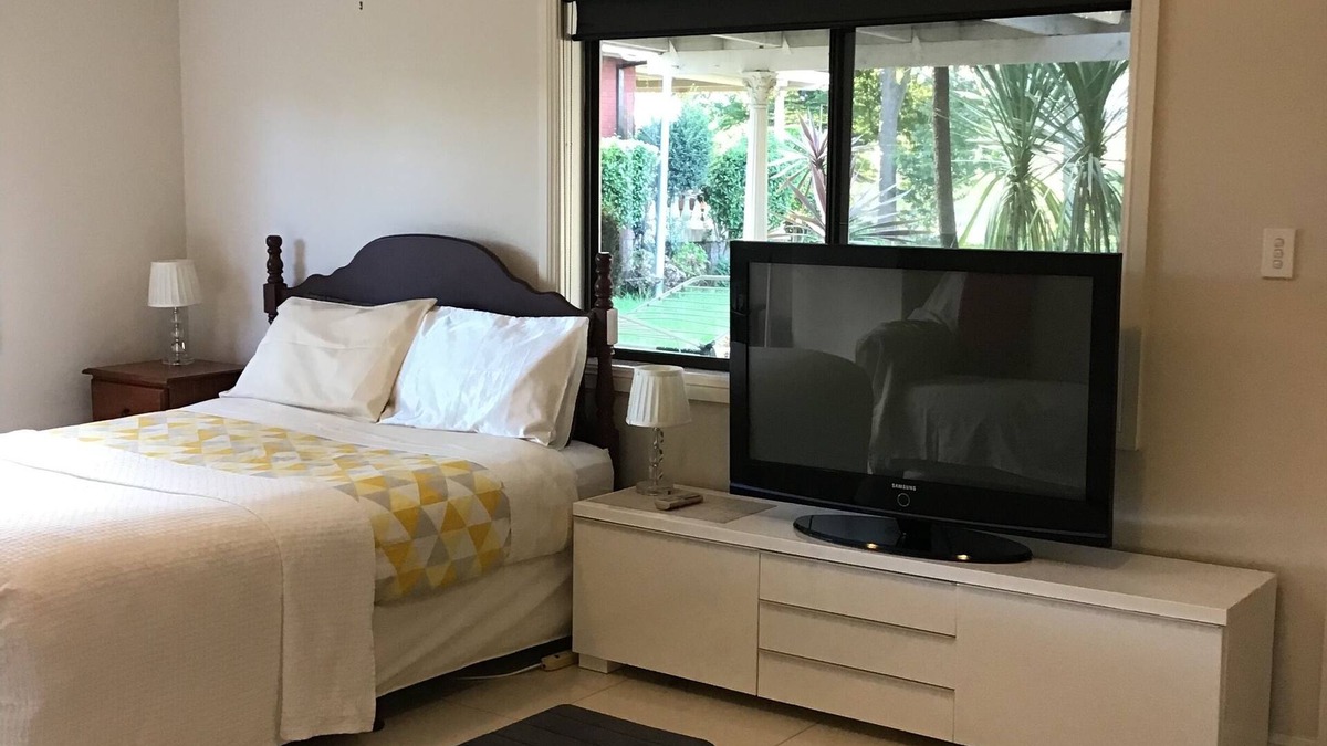St Marys Bed & Breakfast | Large one bedroom Cottage in the heart of St Marys