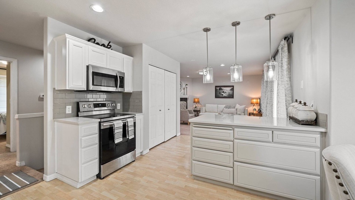 Far West House | Large peaceful and quiet home next to wine country!