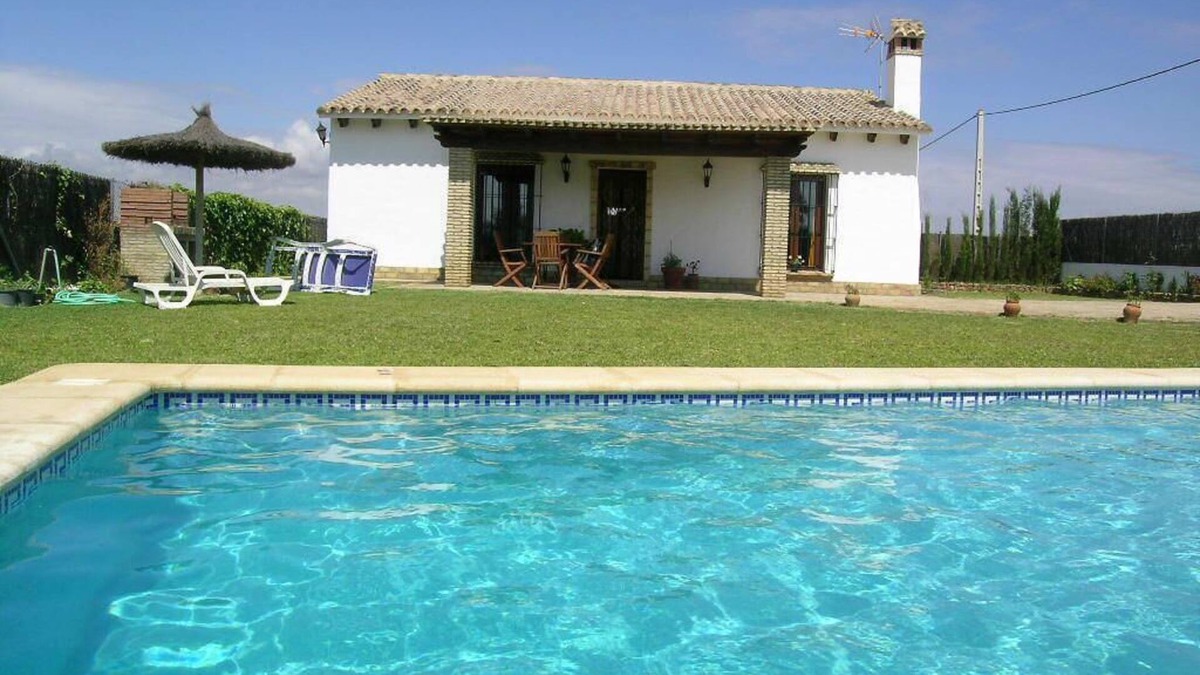 Campano House | Large pool, beautiful fireplace, brick barbecue, near the beautiful beach in Roche - Casa Bartolo -