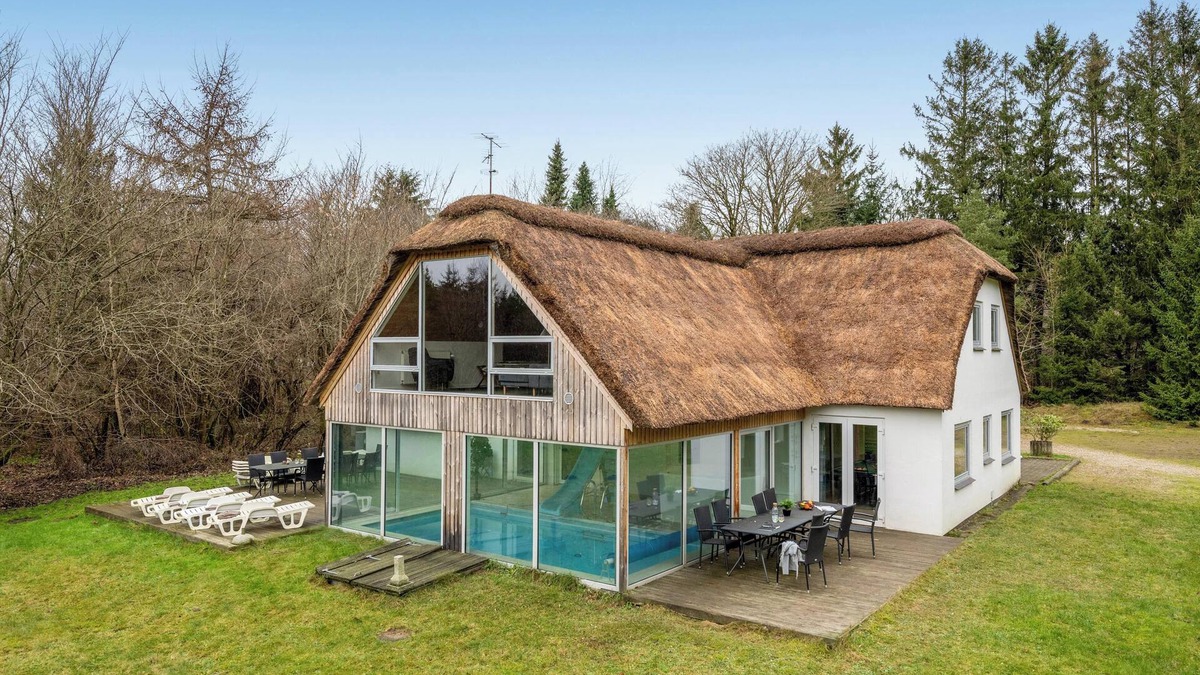 Brande House | Large pool house for 20 people, where hunting is allowed in the adjacent forest.