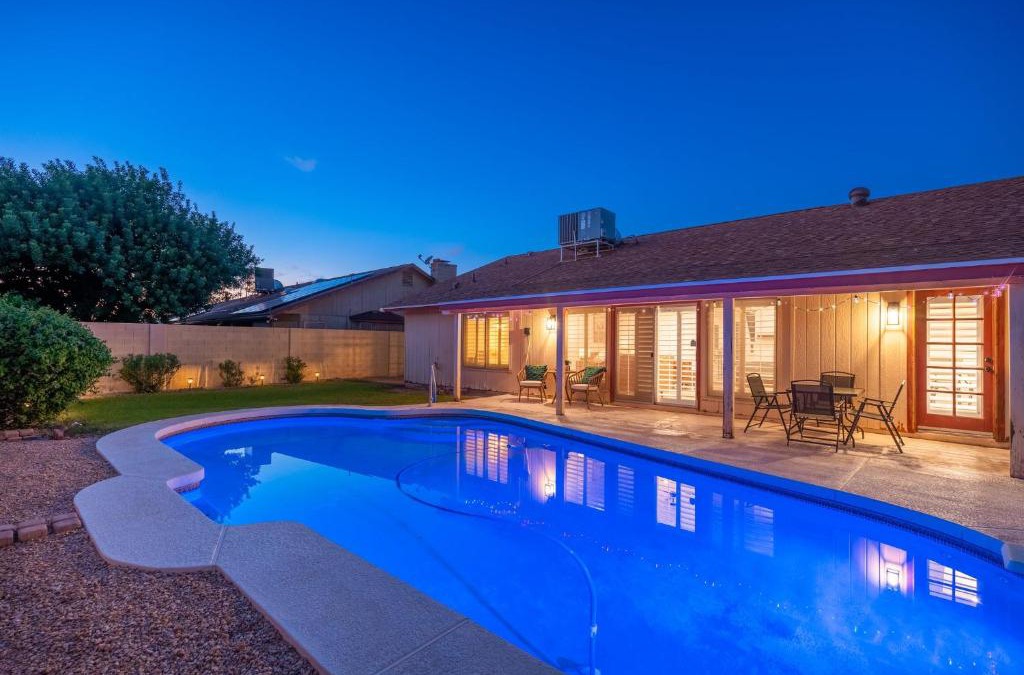 Foxfire House | Large Pool With Diving Board, Remodeled 3bdrm, Near State Farm STDM and More!