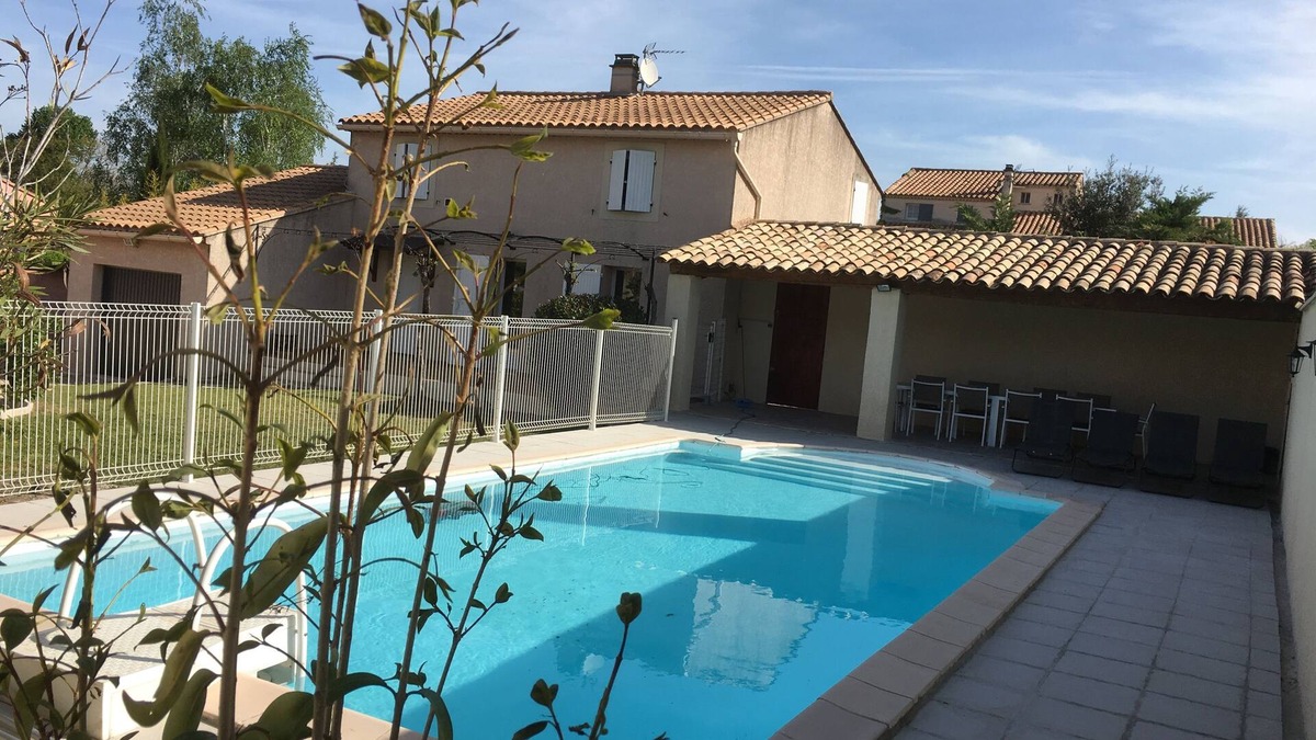 Malaucene Villa | large private pool villa, Wifi, 5 bedrooms, 2 bathrooms, 10 people
