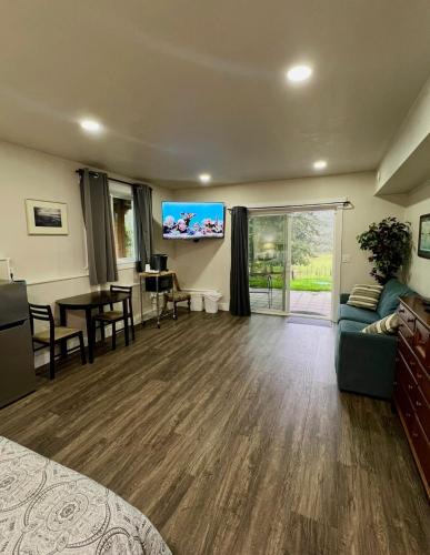 Eastsound Apartment | Large Private Retreat on Orcas Golf Course