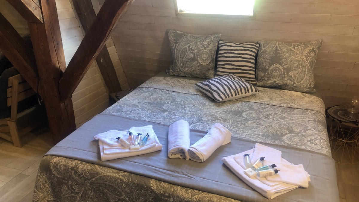Crest Bed & Breakfast | Large private room in fully equipped apartment