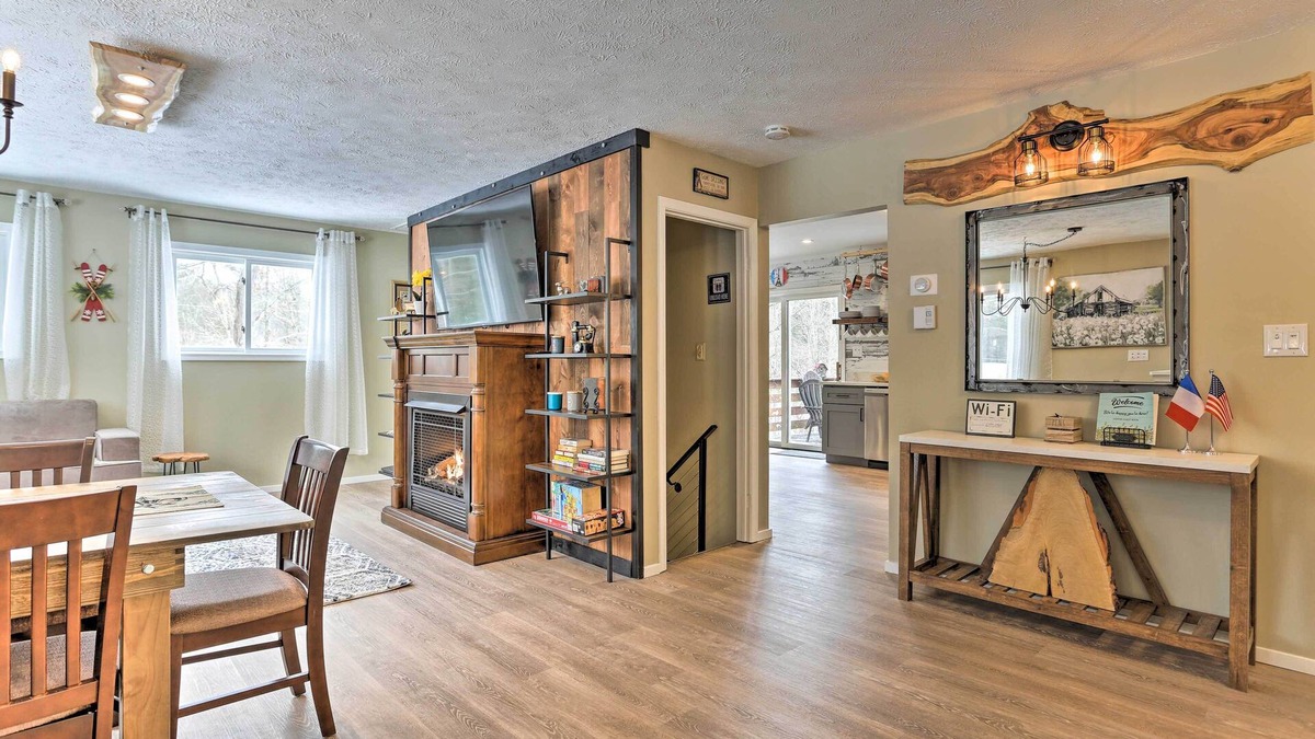 Bartonsville House | Large Private Rustic Retreat w/hot tub, fire pit, game room