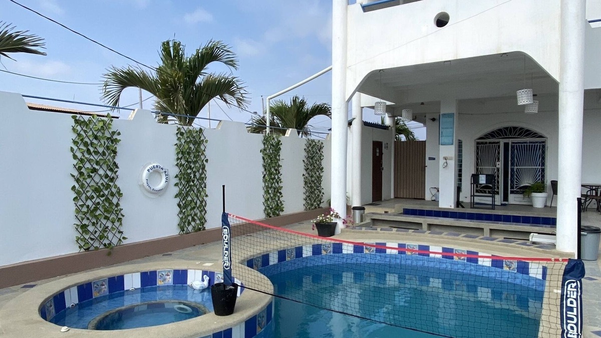 Playas House | Large private villa with a pool and jacuzzi, close to the beach
