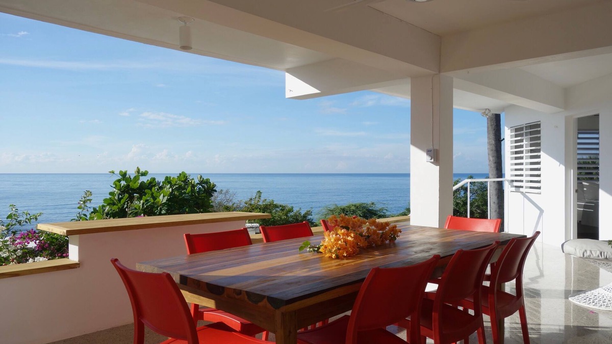 Treasure Beach Villa | Large private villa with swimming pool and tennis court. Great for groups.