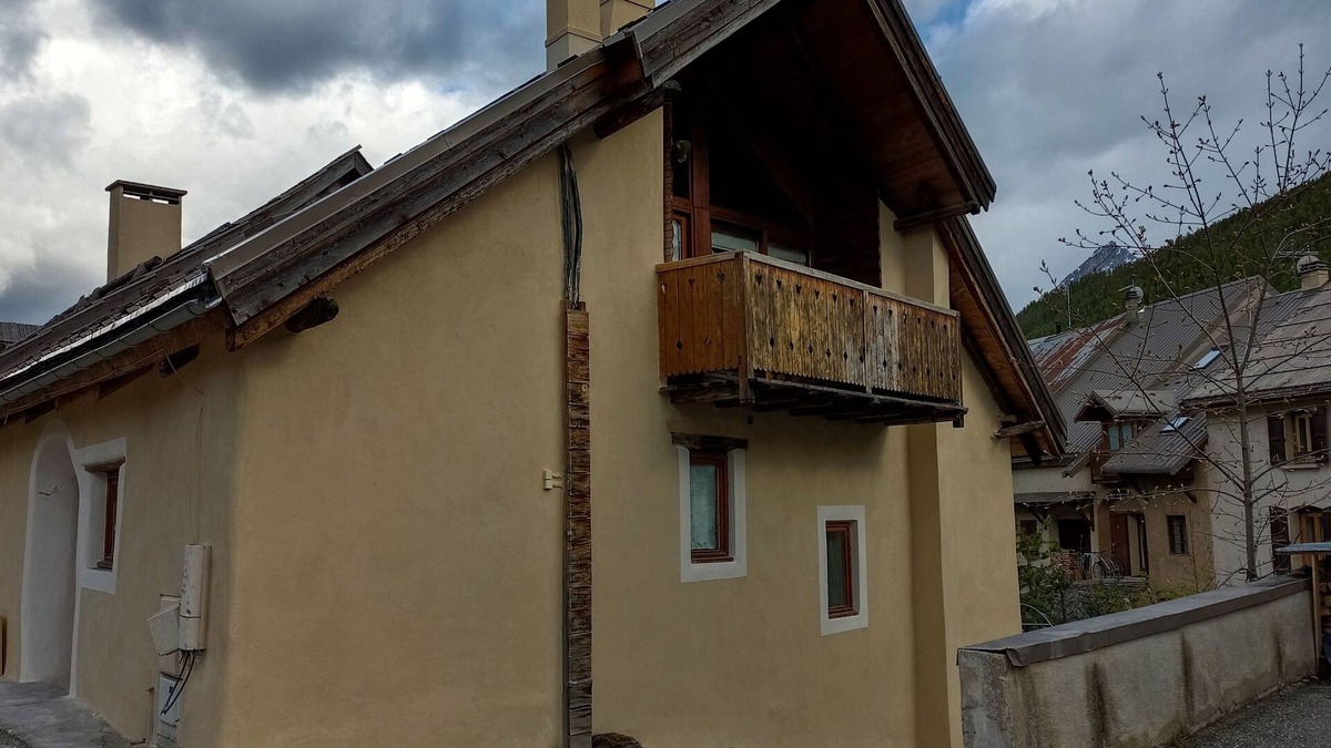 Monetier-les-Bains Apartment | Large quiet apartment, ski Shuttle 150m, in Serre Chevalier.