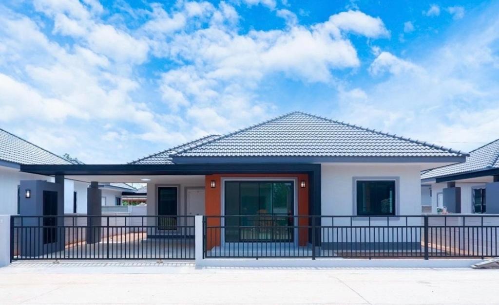 Ubon Ratchathani House | LARGE & QUIET 3bd Home with Security & Pool