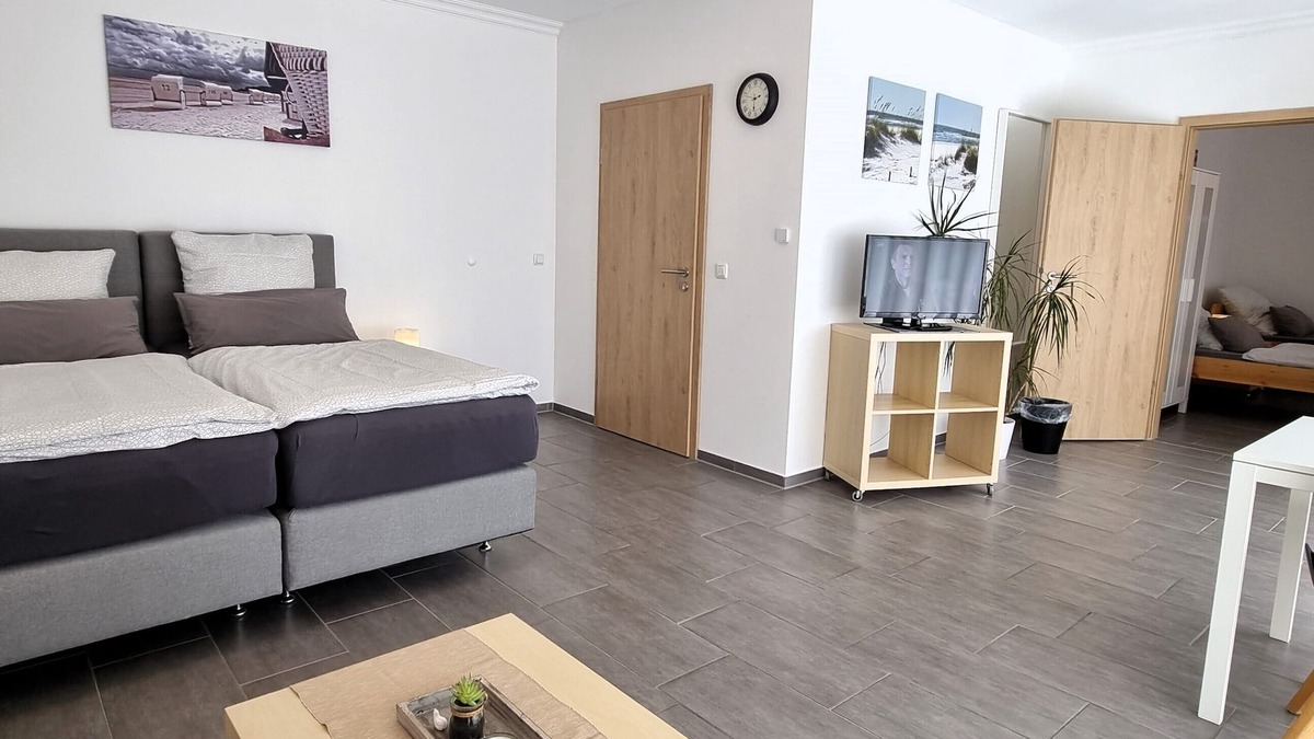 Seevetal Apartment | Large quiet apartment with a winter garden and terrace!