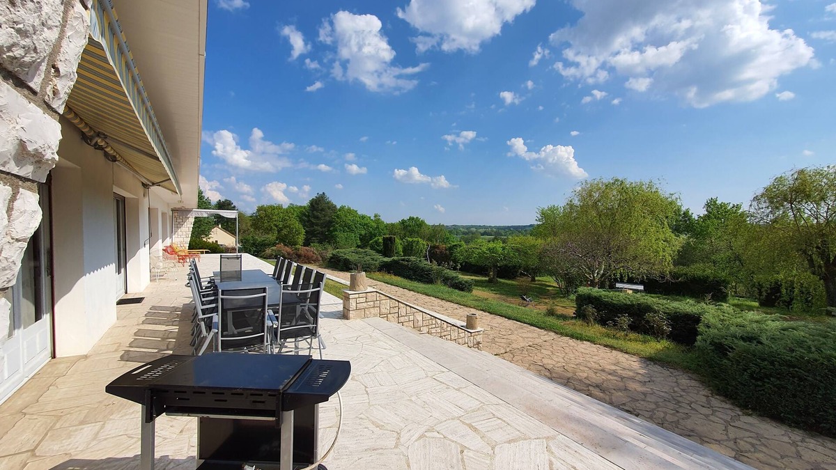 Veuzain-sur-Loire House | Large quiet property with Castle View