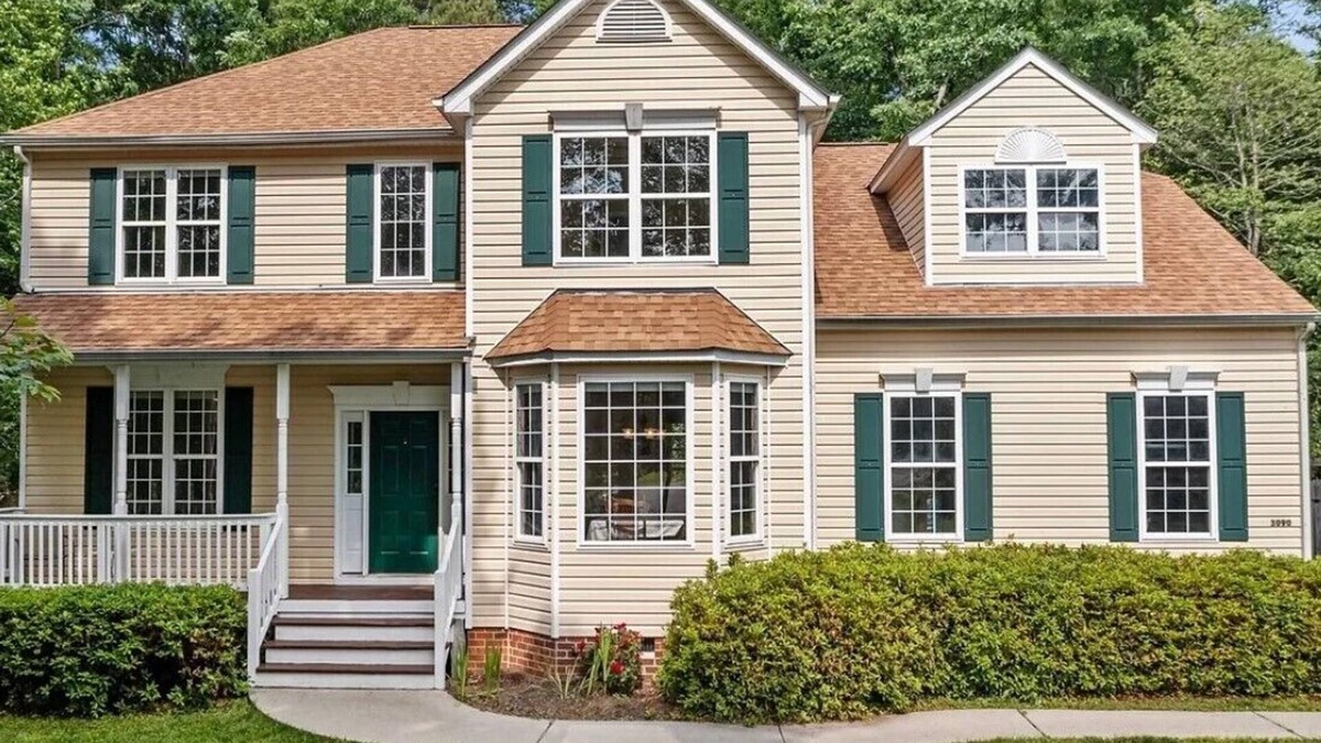 Quinton House | Large, quite, private, safe family home, 3 miles off I-64. Contractors favorite