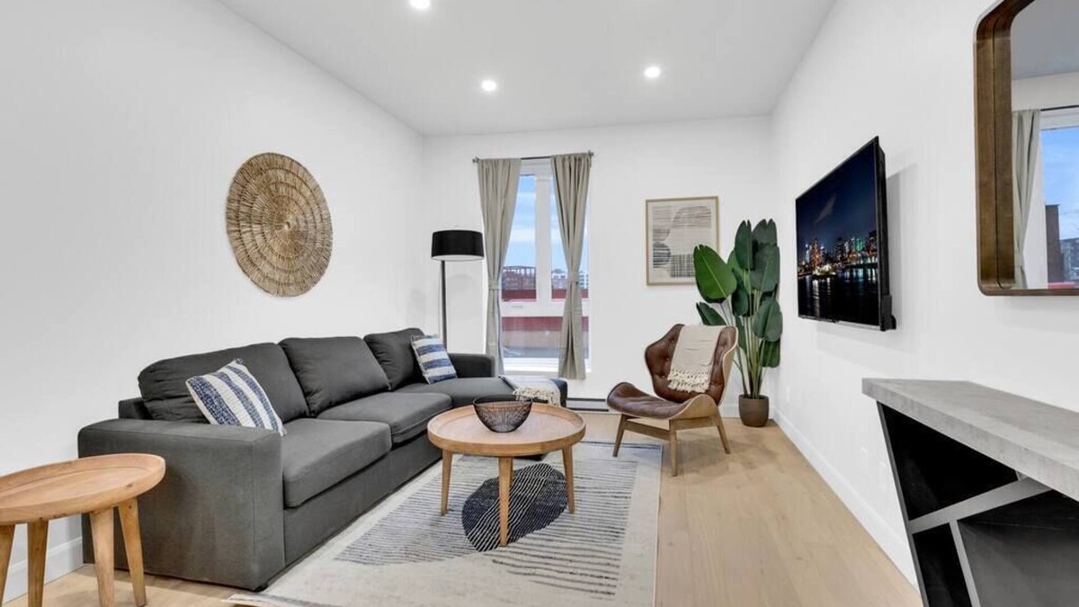 Southwest Condo | Large renovated 1 bedroom, king bed, sleep 4