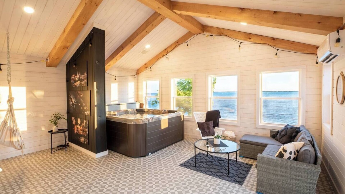 Chiasson Ski Chalet | Large renovated beachfront cottage
