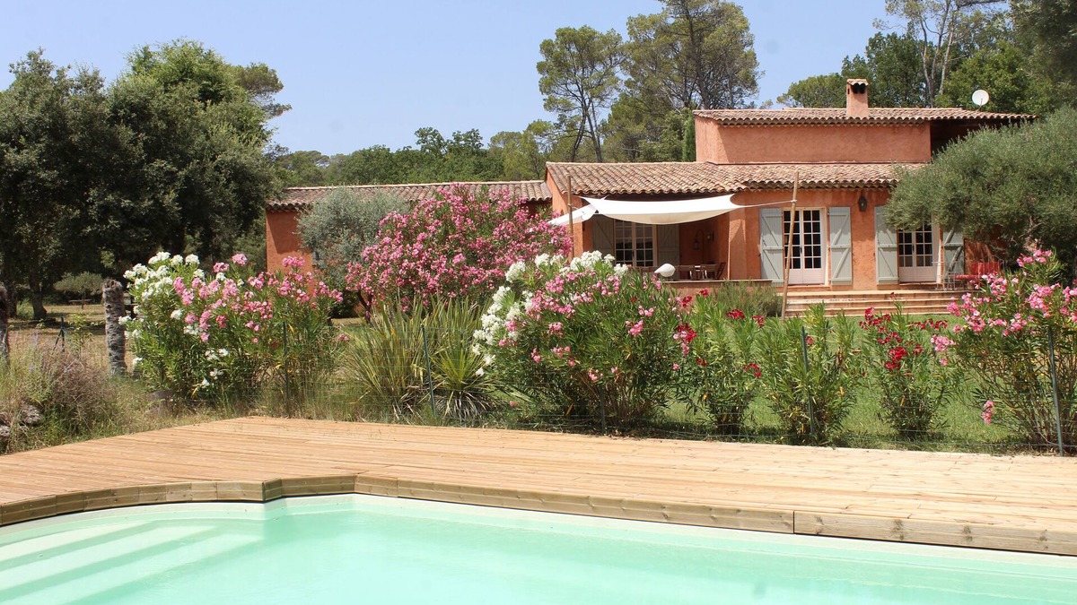 Entrecasteaux Villa | Large renovated country house with swimming pool, terraces, nature, peace and quiet, billiards, bowling green.