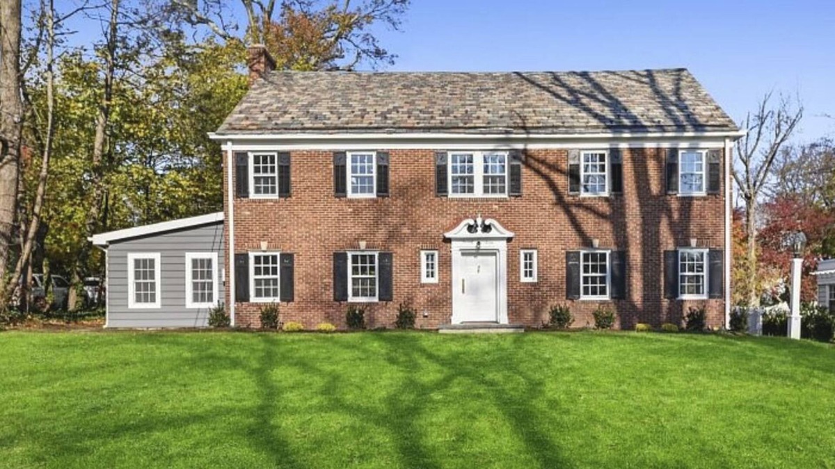 Maplewood House | Large, Renovated Colonial - Walk to the Village and Train