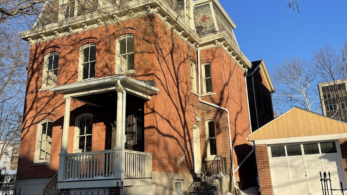 Poughkeepsie House | Large Renovated Historic House in Heart of Poughkeepsie