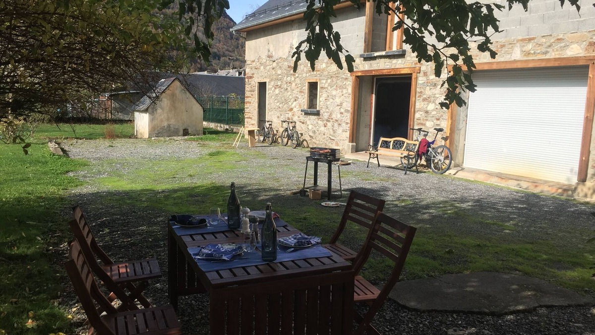 Saint-Mamet House | Large renovated old house with garden and swimming pool