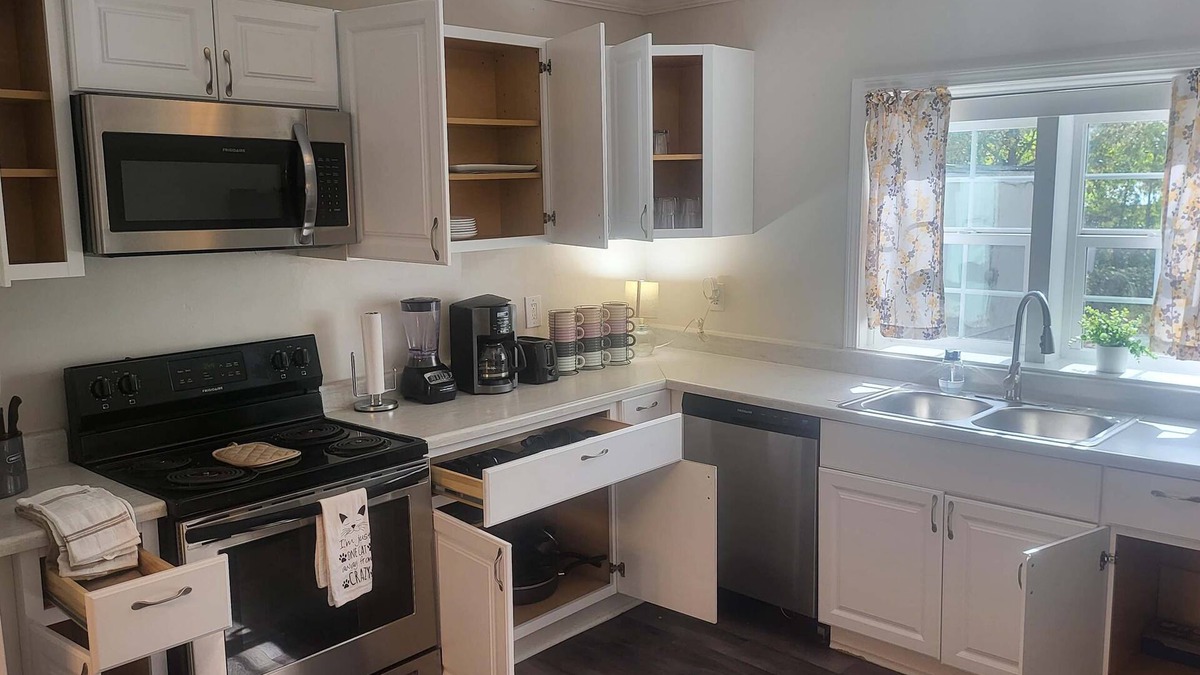Crestline Heights House | Large, Renovated On E. Lake Park! Comfy Cottage