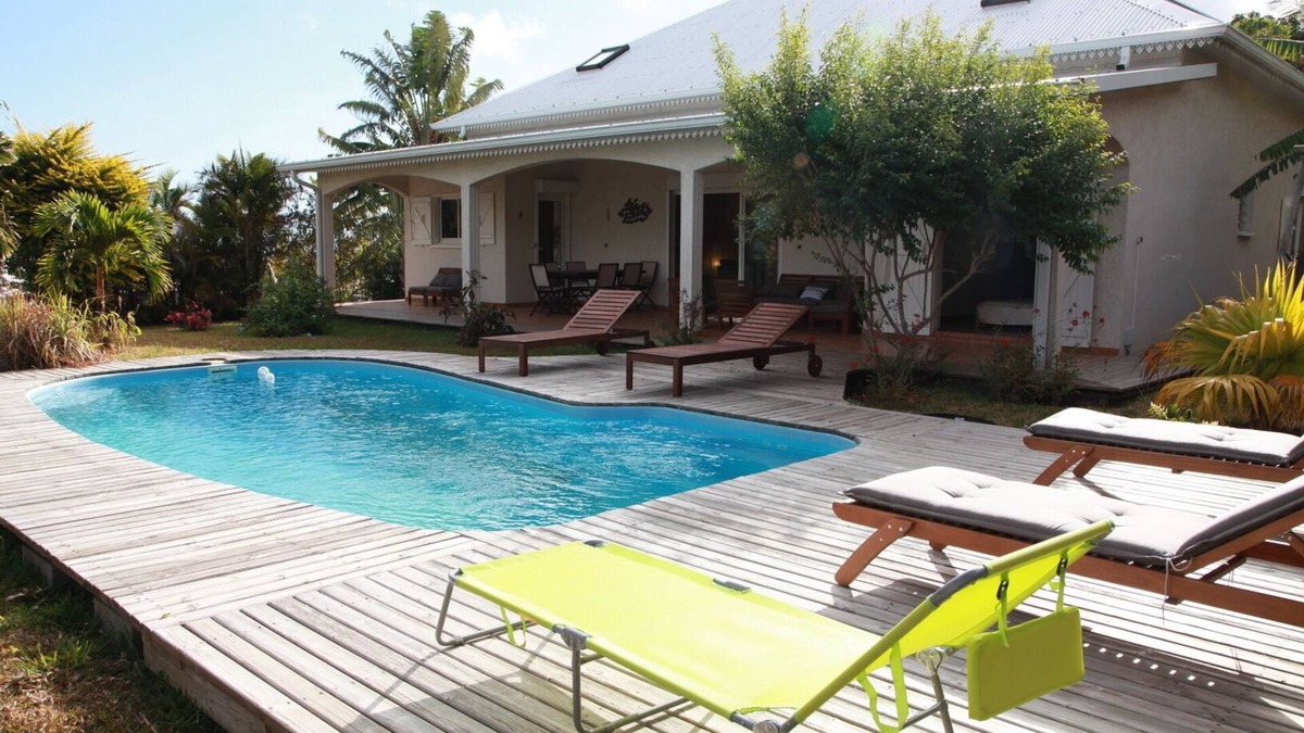 Les Avirons Villa | Large renovated villa on wooded garden veranda and pool HEATED
