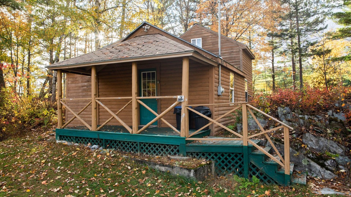 The Forks Cabin | Large Riverside Cabin in The Forks, pet friendly