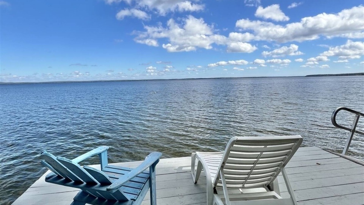 Sebago Cottage | LARGE RUSTIC COTTAGE WITH BUNK HOUSE. SLEEPS 17.