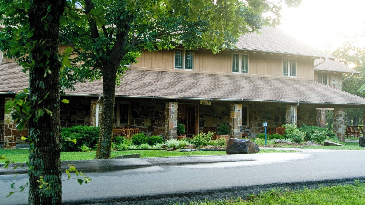 Tulsa Cabin | Large rustic lodge, sleeps 44. Only 12 minutes from downtown Tulsa