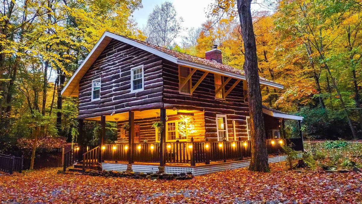Normalville Cabin | Large Rustic Log Cabin in the Laurel Highlands