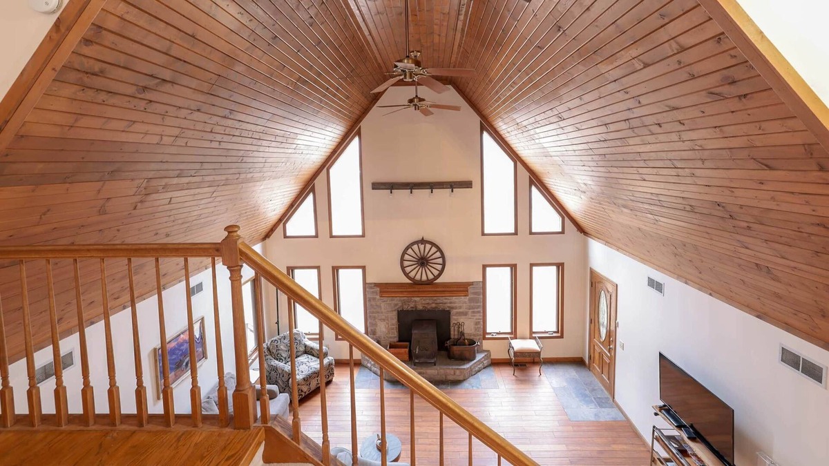 Bladensburg House | Large Rustic Retreat House with Hot Tub