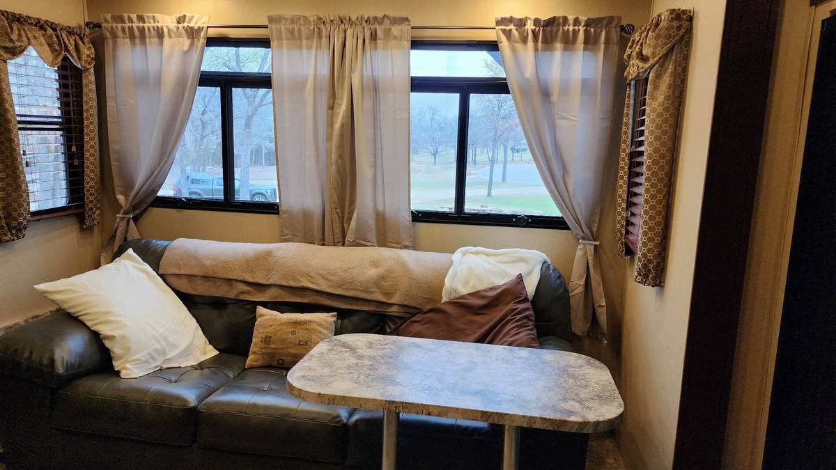 Kingston House | Large RV by Lake Texoma, Choctaw, and West Bay Casino