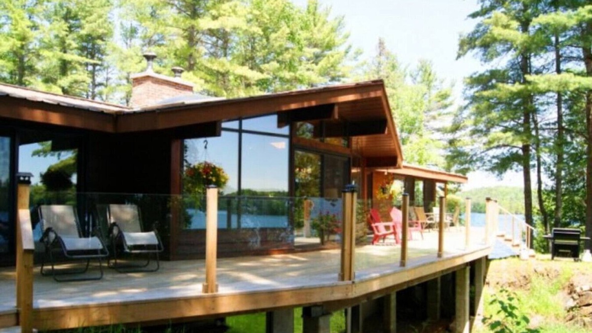 Tudor and Cashel House | Large Sandy Beach! Amazing Privacy! Stunning Property!