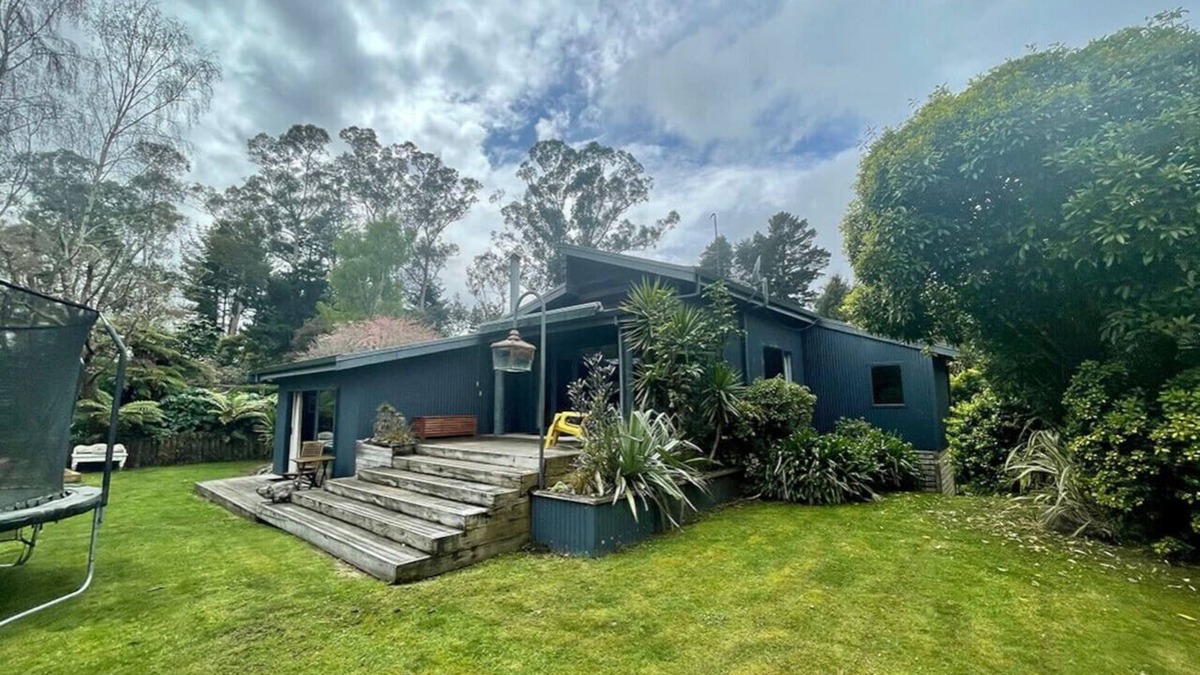Acacia Bay House | Large Secluded Family Gem
