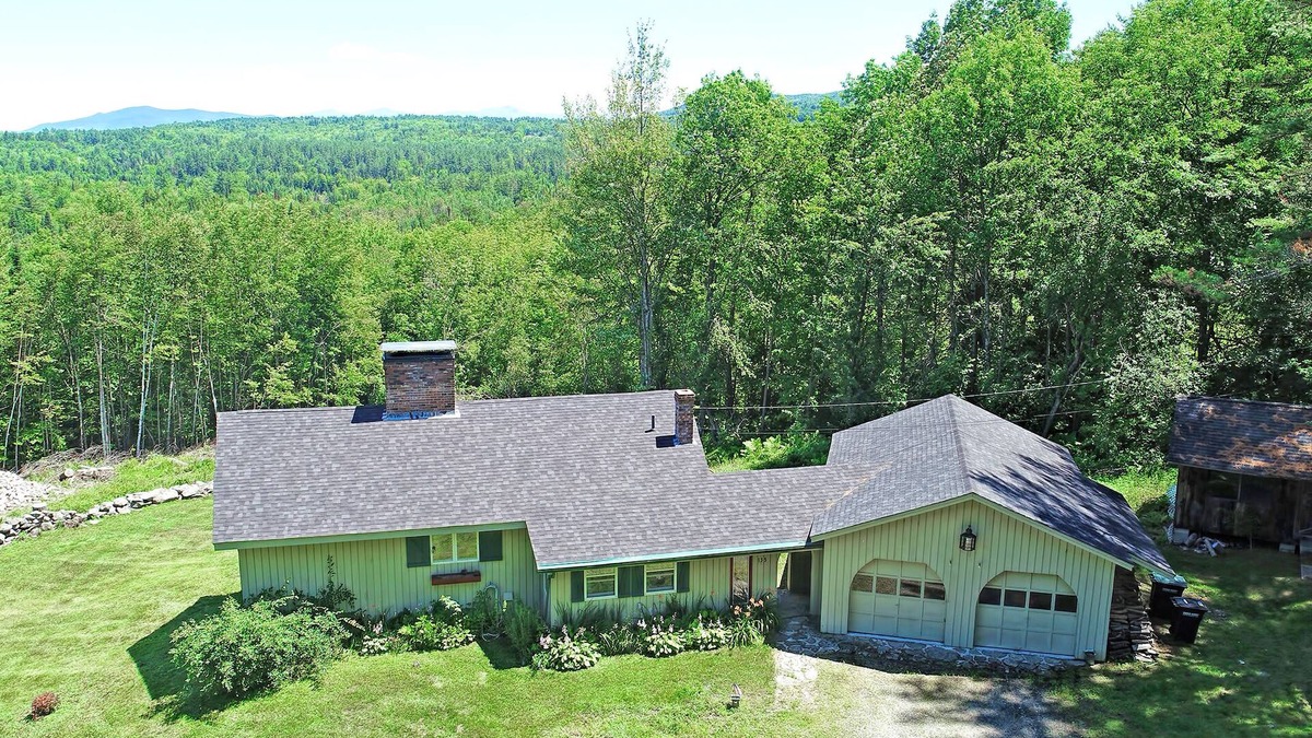 Bethlehem House | Large Secluded home with Mountain Views. Close to Skiing, Snowmobile, Hiking