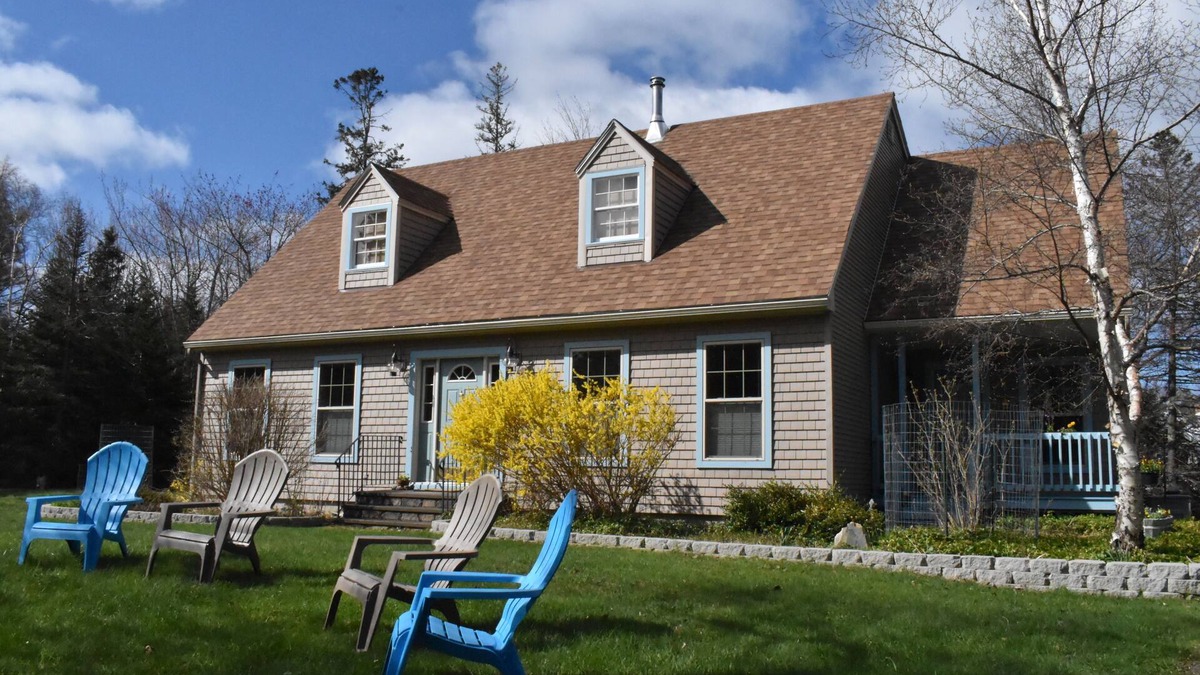 Bass Harbor House | Large Secluded Pet Friendly Home Just 3 min. Walk To Harbor- nFALL SPECIALS!