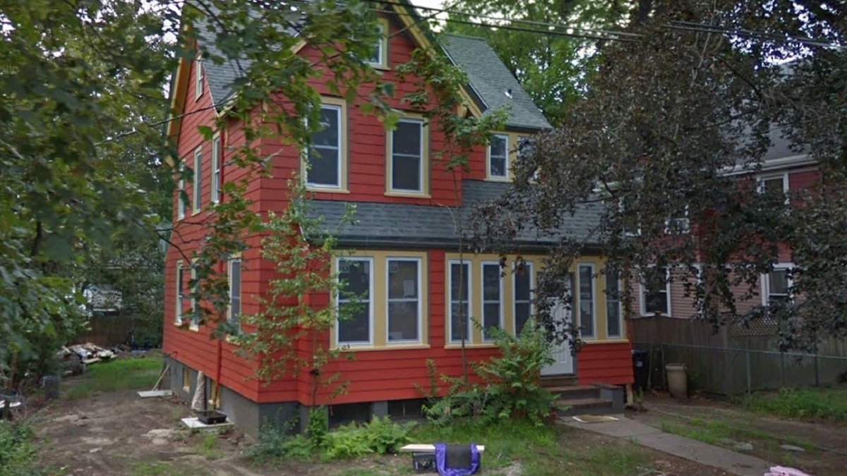 Allston House | Large single family house rental with yard and parkings near Harvard University