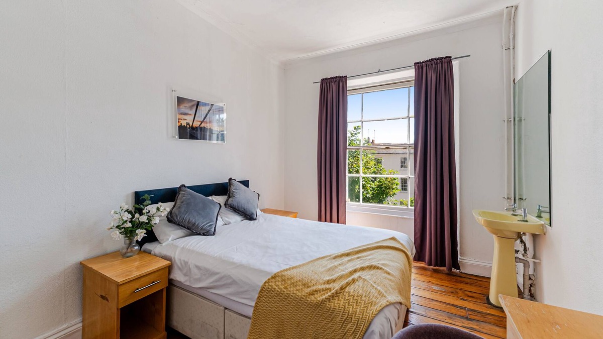 Clifton House | Large Single Room with Shared Bathroom