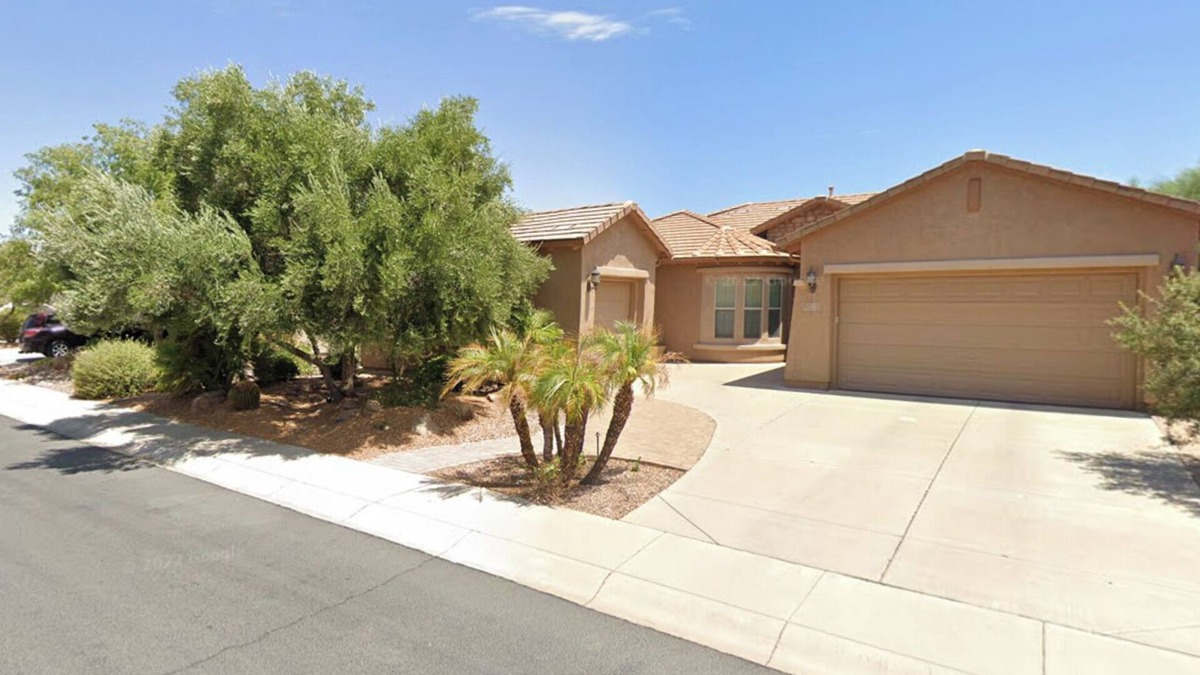 Anthem at Merrill Ranch House | Large Single Story Home with Pool Table. Close to Golf and Green Spaces.