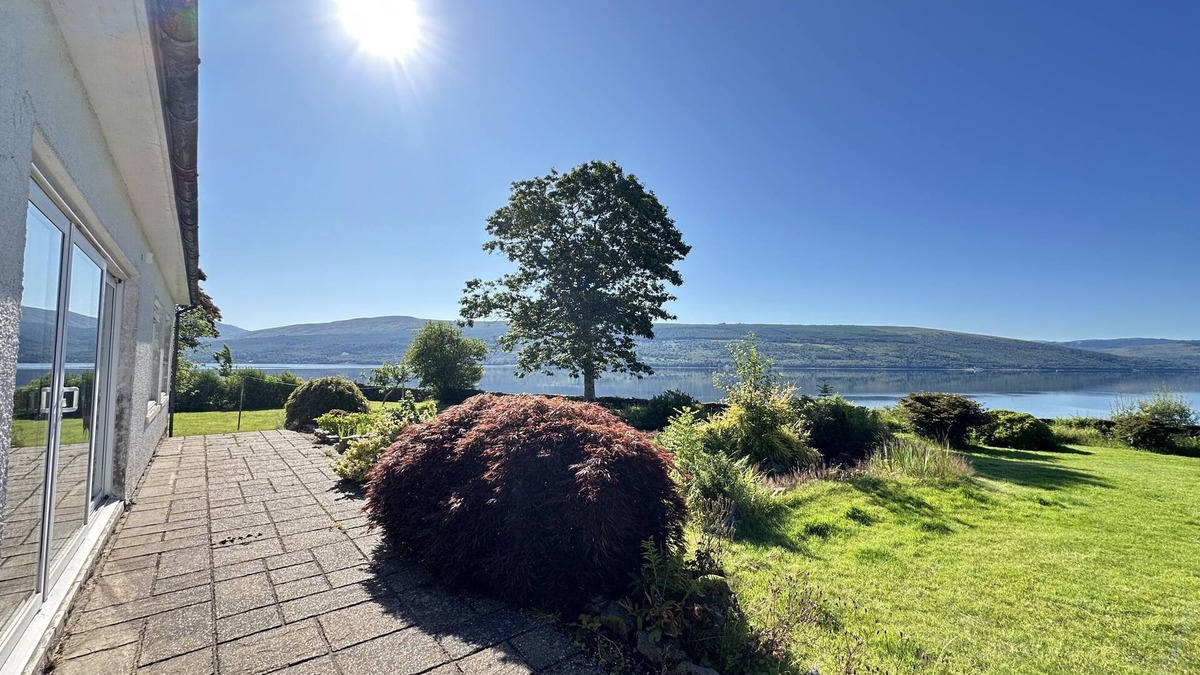 Inveraray Cottage | Large Sleeps 10 Cottage with Loch Views Big Garden