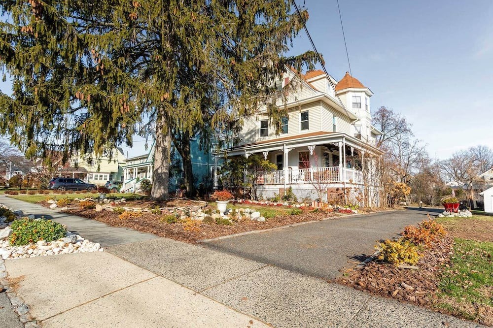 Montclair House | Large Space Great for Special Occasions: 2 Floors