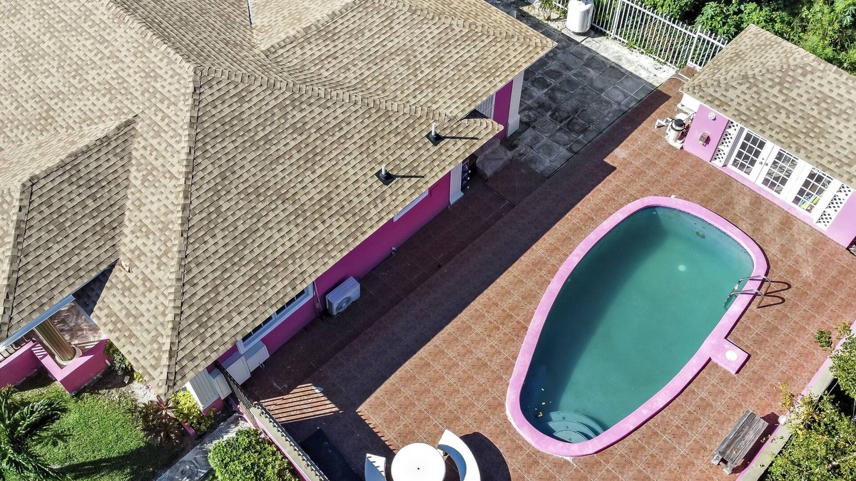 Nassau Apartment | Large spacious and enjoyable spacing is just waiting on you.