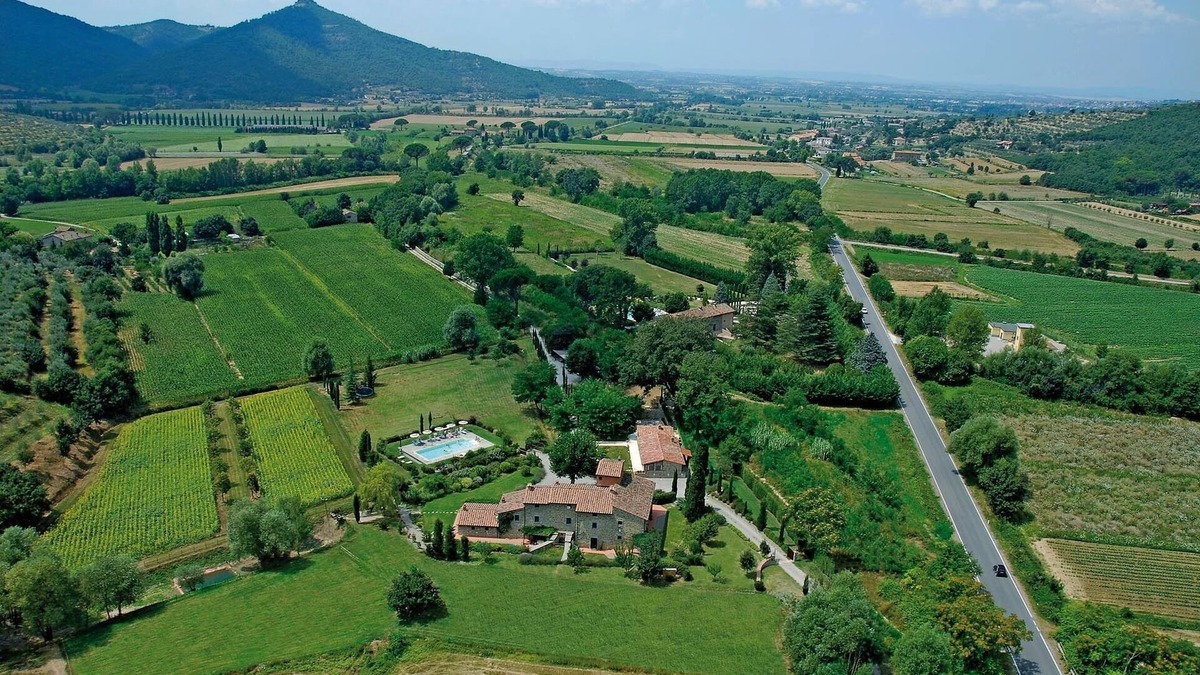 Cortona Villa | Large spacious country villa in Cortona 7bed7bath with pool & gorgeous gardens