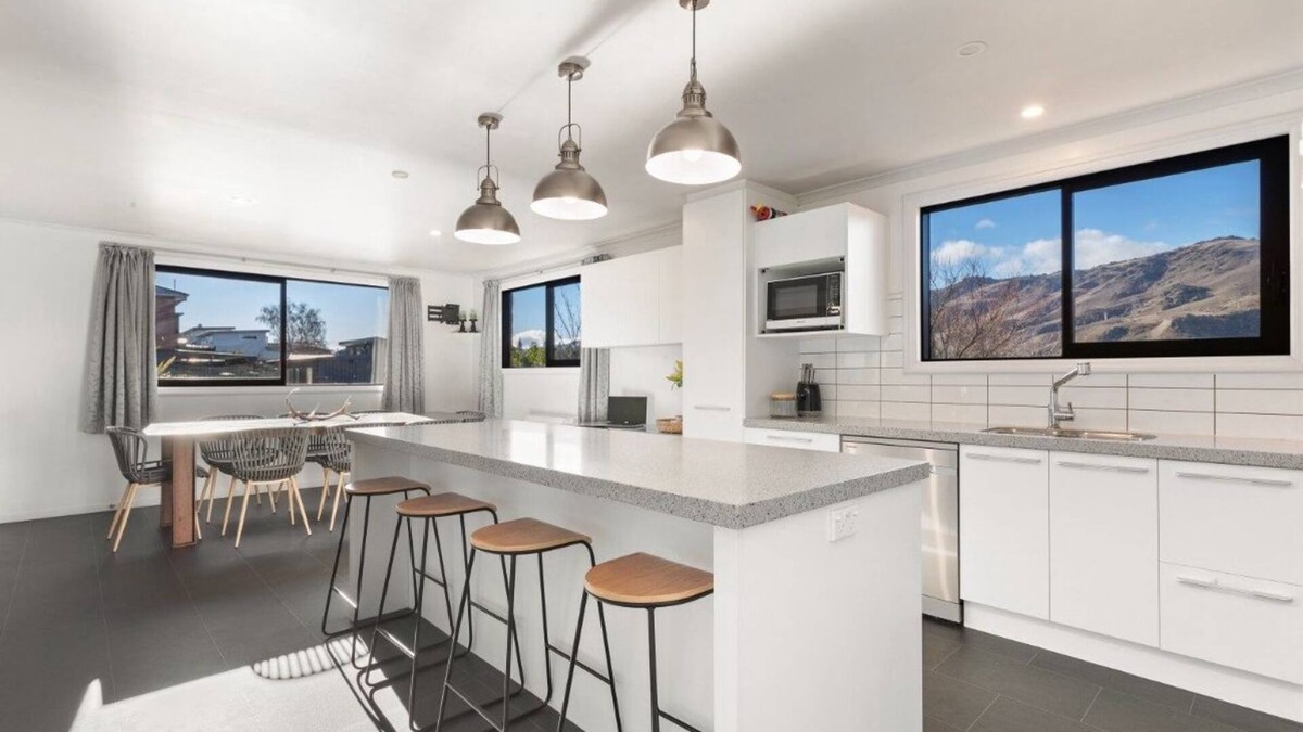 Lowburn House | Large, spacious home great for large numbers