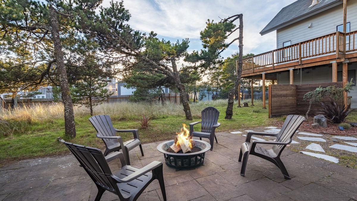 Pacific City House | Large Spacious Hot Tub Home with Amazing Ocean Views and Beach Access Nearby