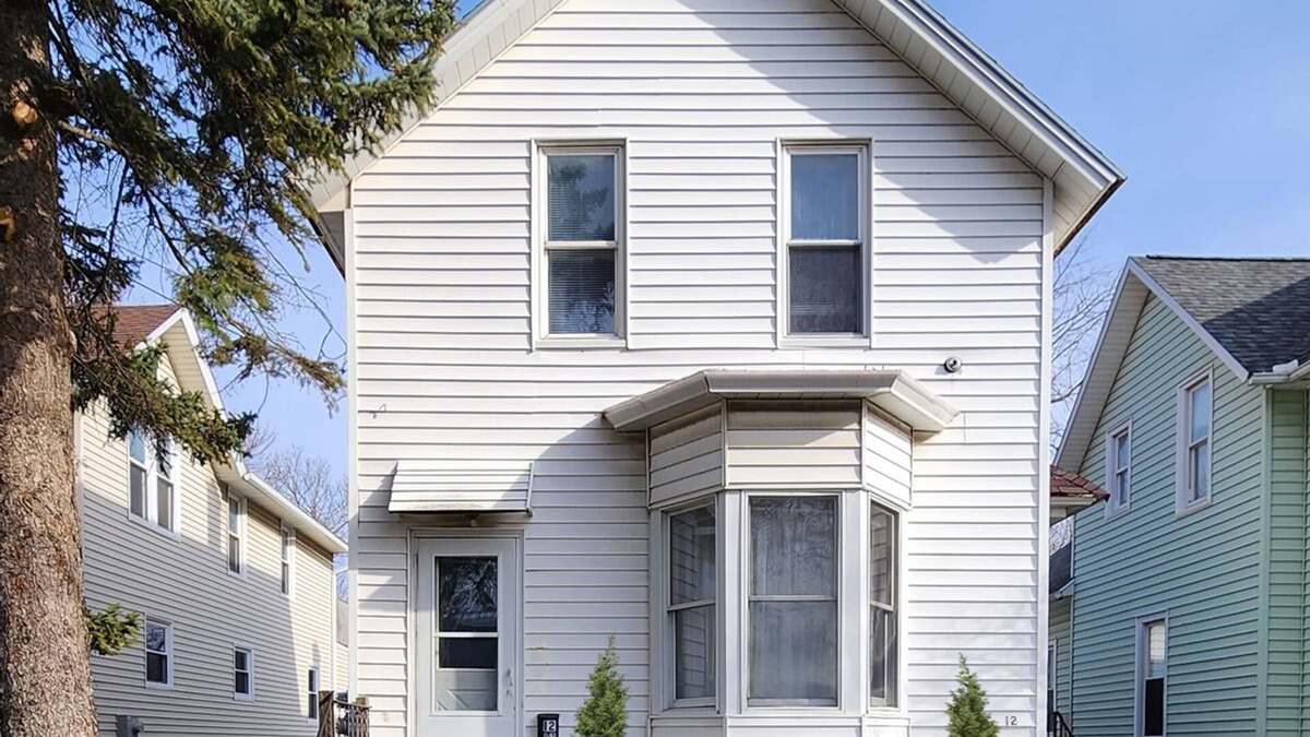 Manistee Apartment | Large spacious room 5 minutes walk to historic downtown Manistee