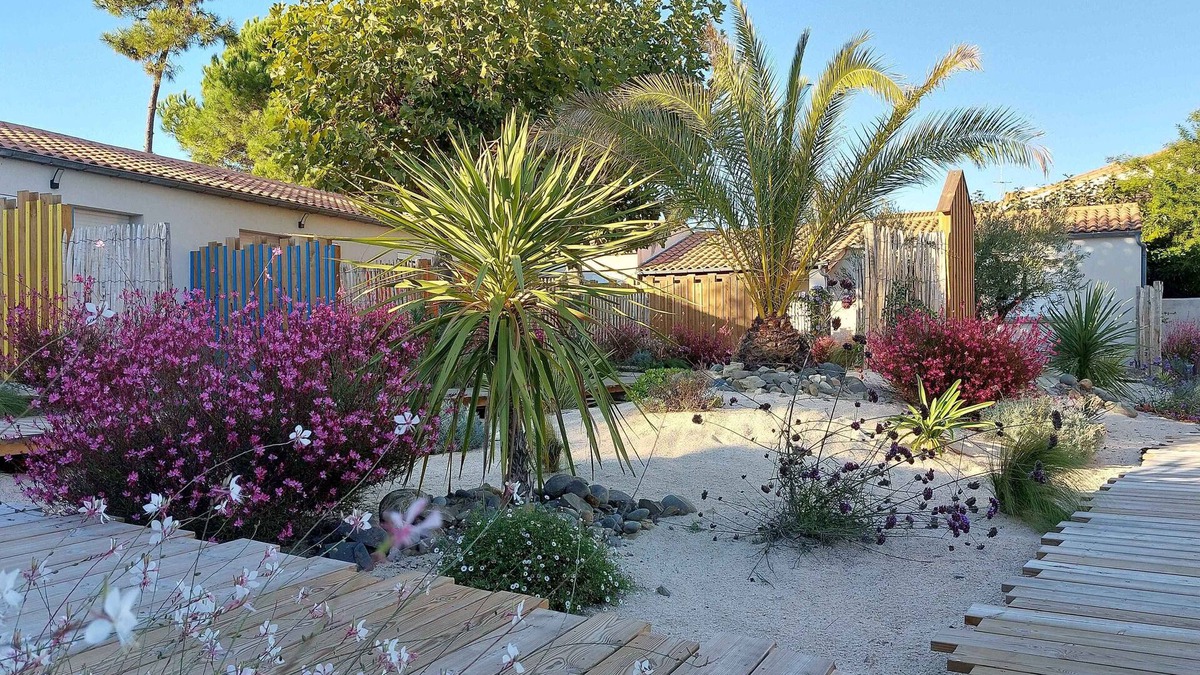 Boyardville House | Large Studio with terrace